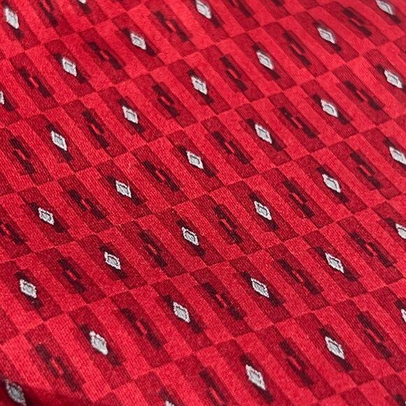 100% Silk Gianfranco Ruffini Red Geometric Pattern Tie Made in Italy - Picture 3 of 6